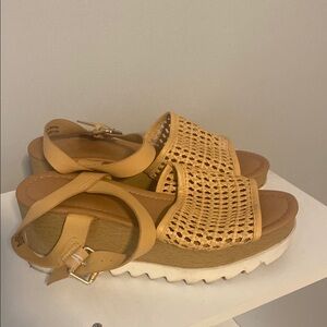 Universal Thread Tan Wedge Sandals with Slingback